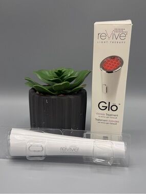Revive Glo Wrinkle Treatment Device infrared red amber light 3AAA batteries incl